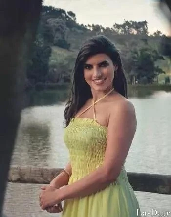 Alejandra Profile image 4