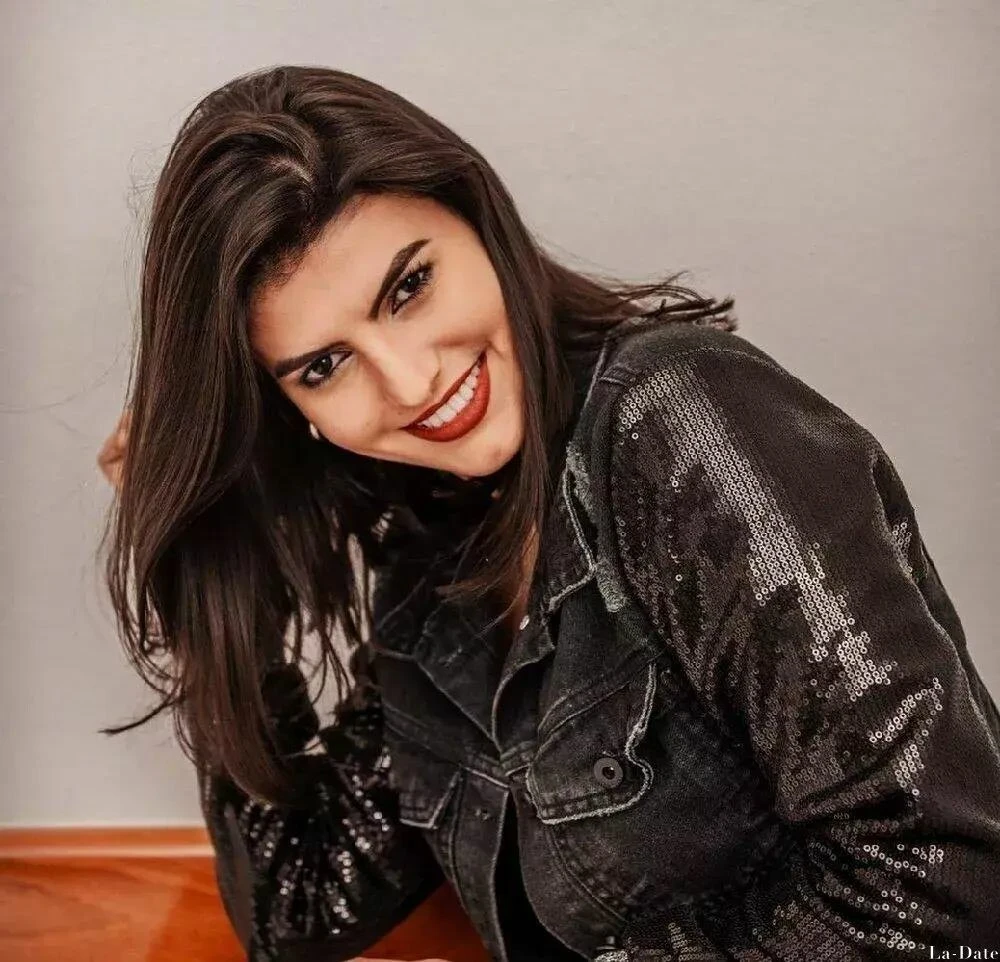 Alejandra Profile image 2