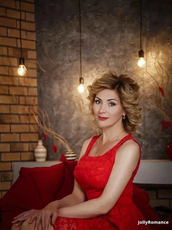 Alena Profile image 1