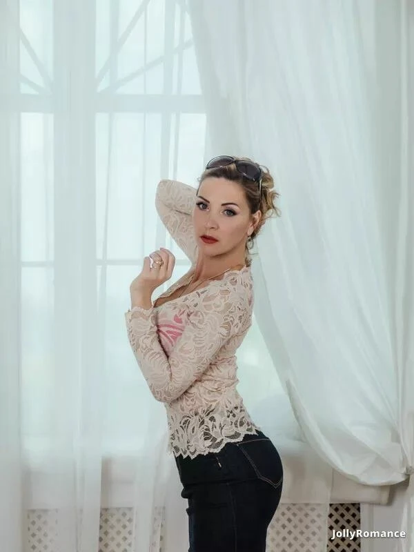 Alena Profile image 3