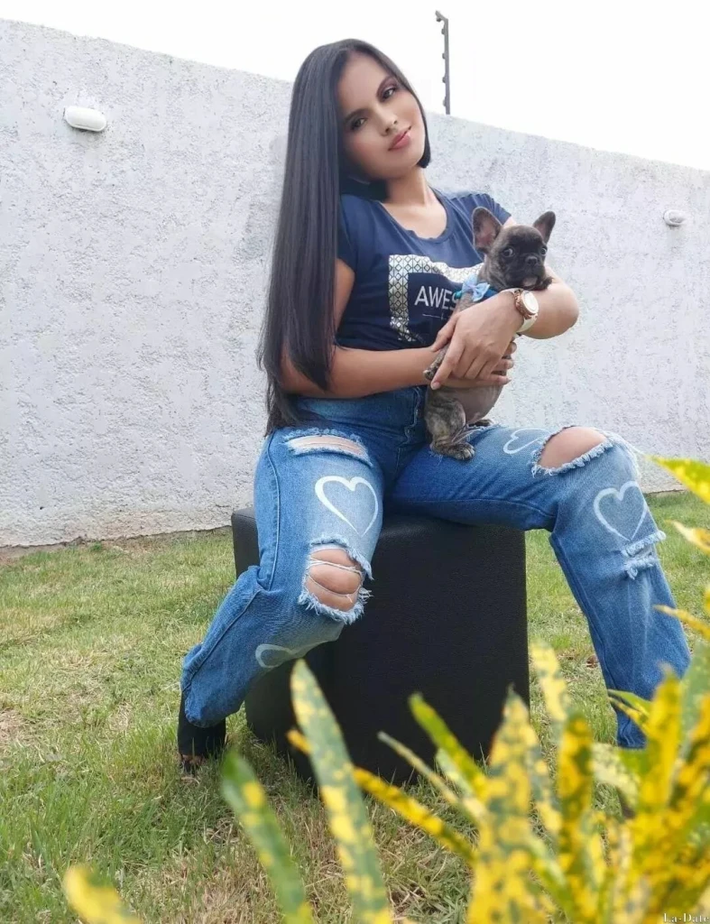 Yaritza Profile image 4