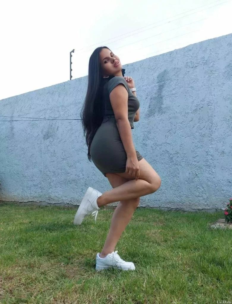 Yaritza Profile image 5