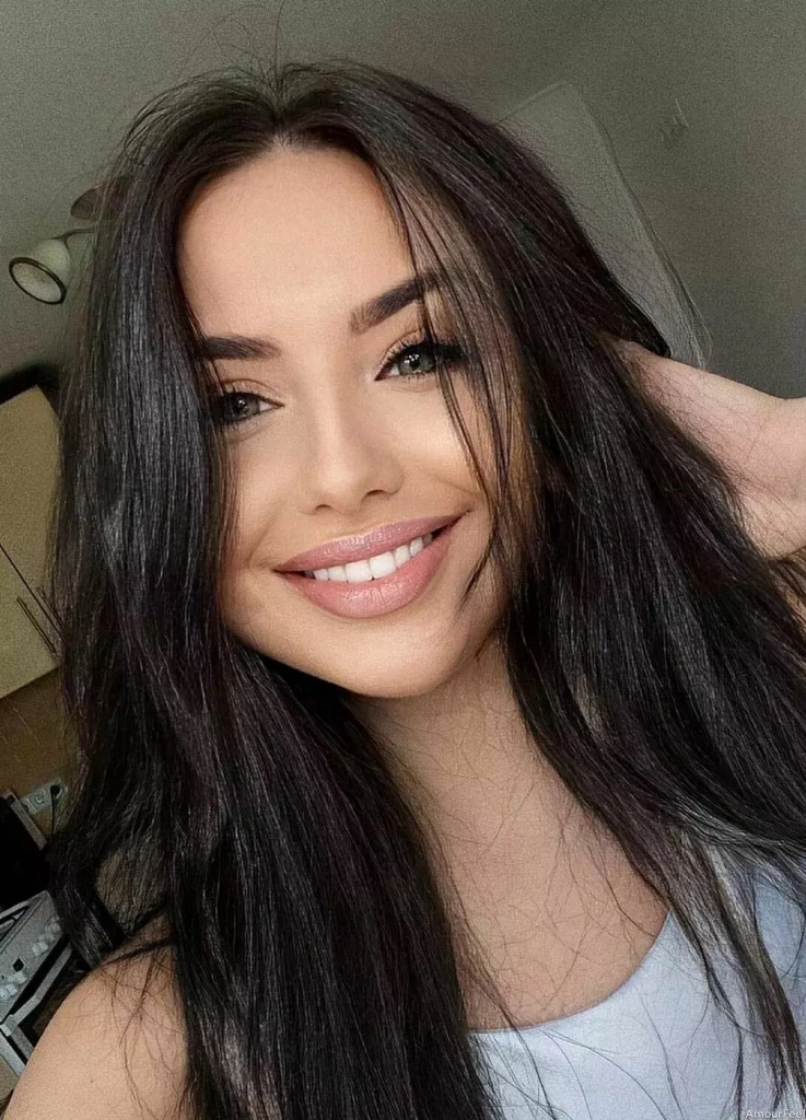 Karyna Profile image 5