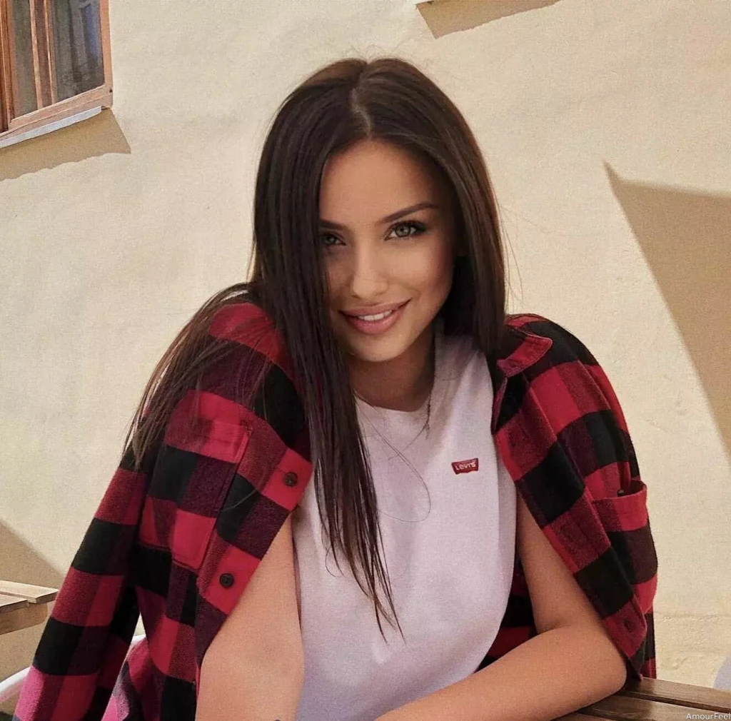 Karyna Profile image 1