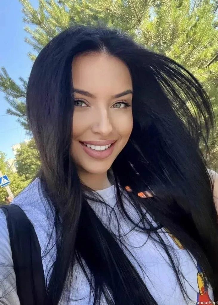 Karyna Profile image 2