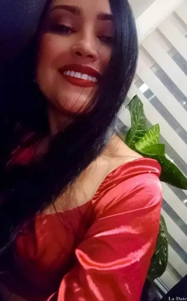 Laura Profile image 5