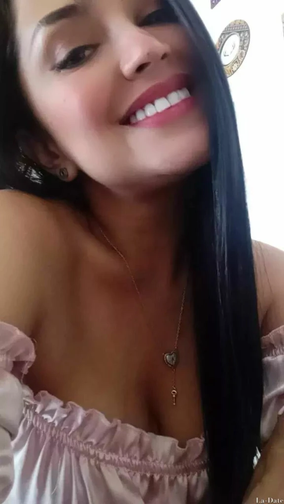 Laura Profile image 4