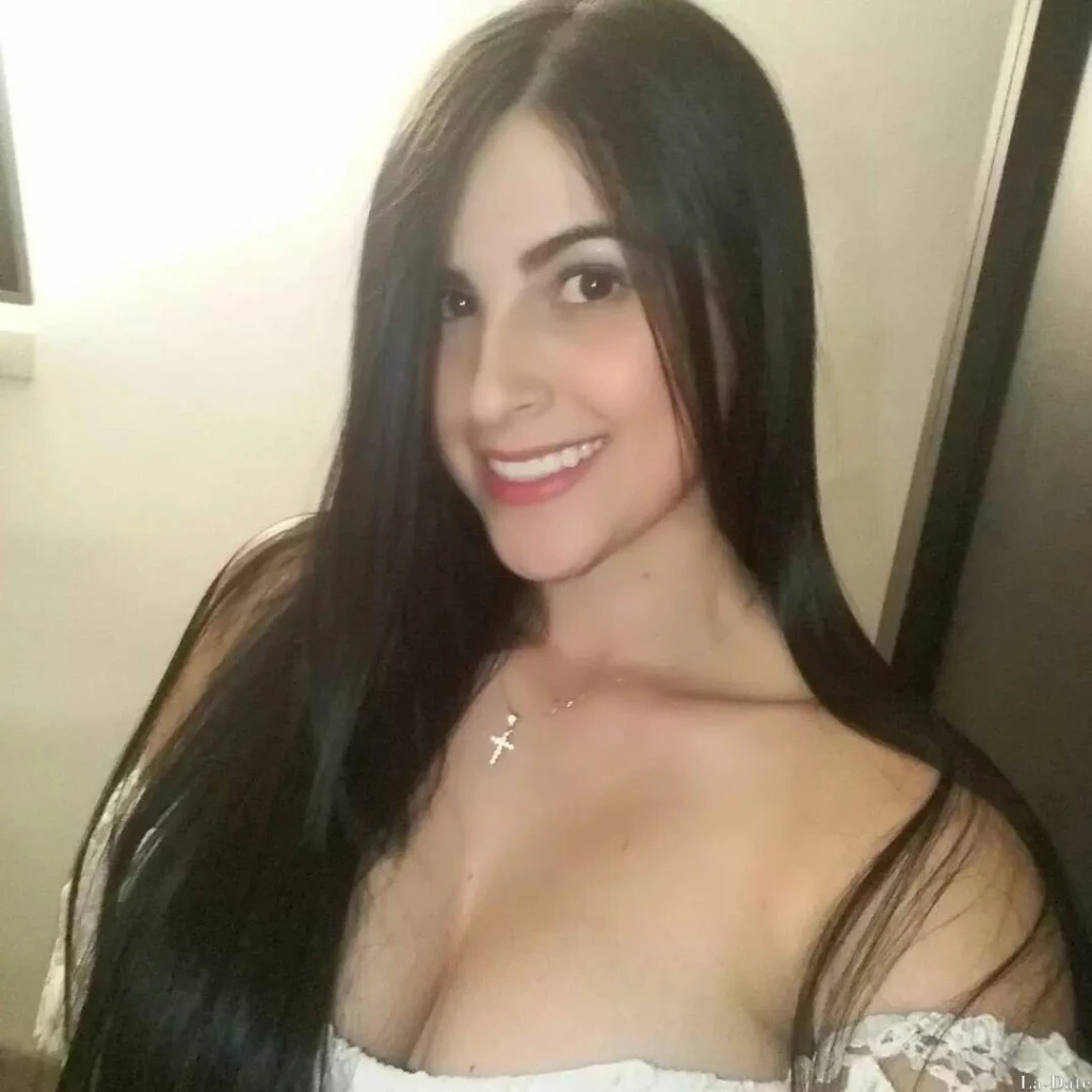 Laura Profile image 5