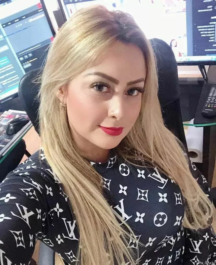 Alejandra Profile image 3