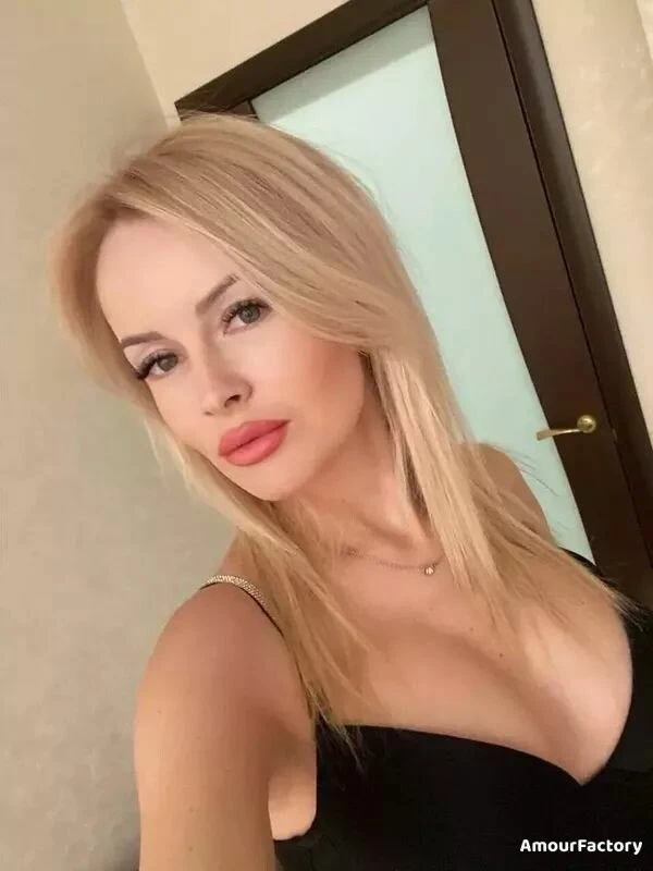 Oksana Profile image 2