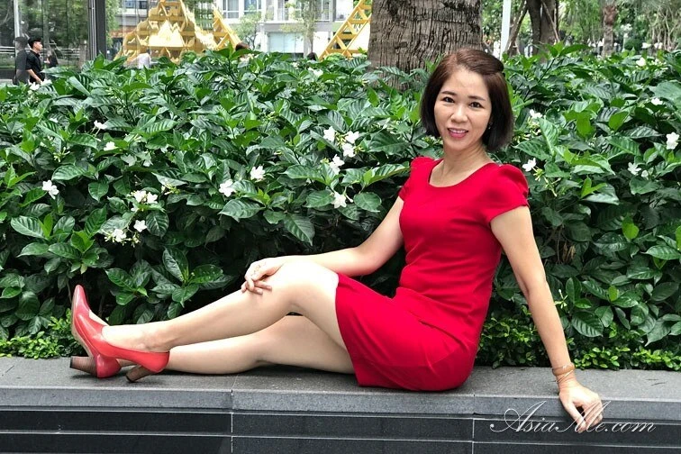 Leona Profile image 1