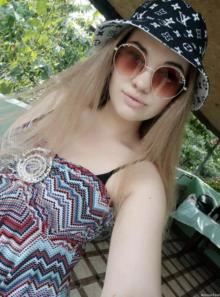 Julia Profile image 3