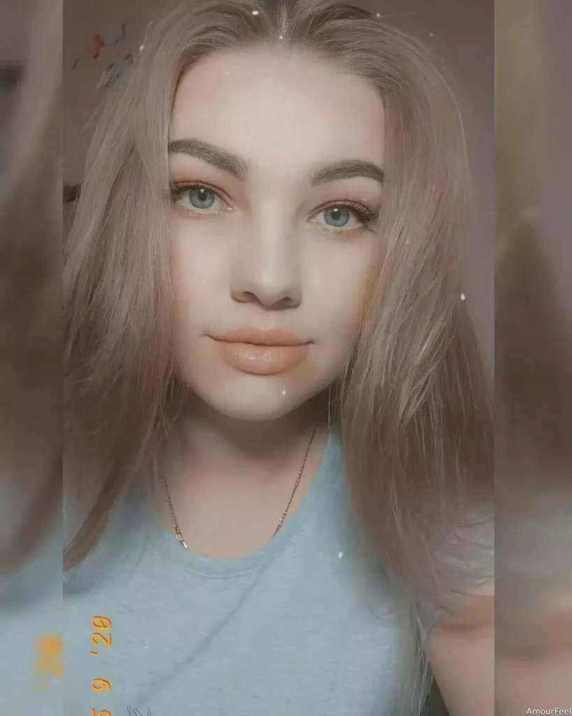 Julia Profile image 6