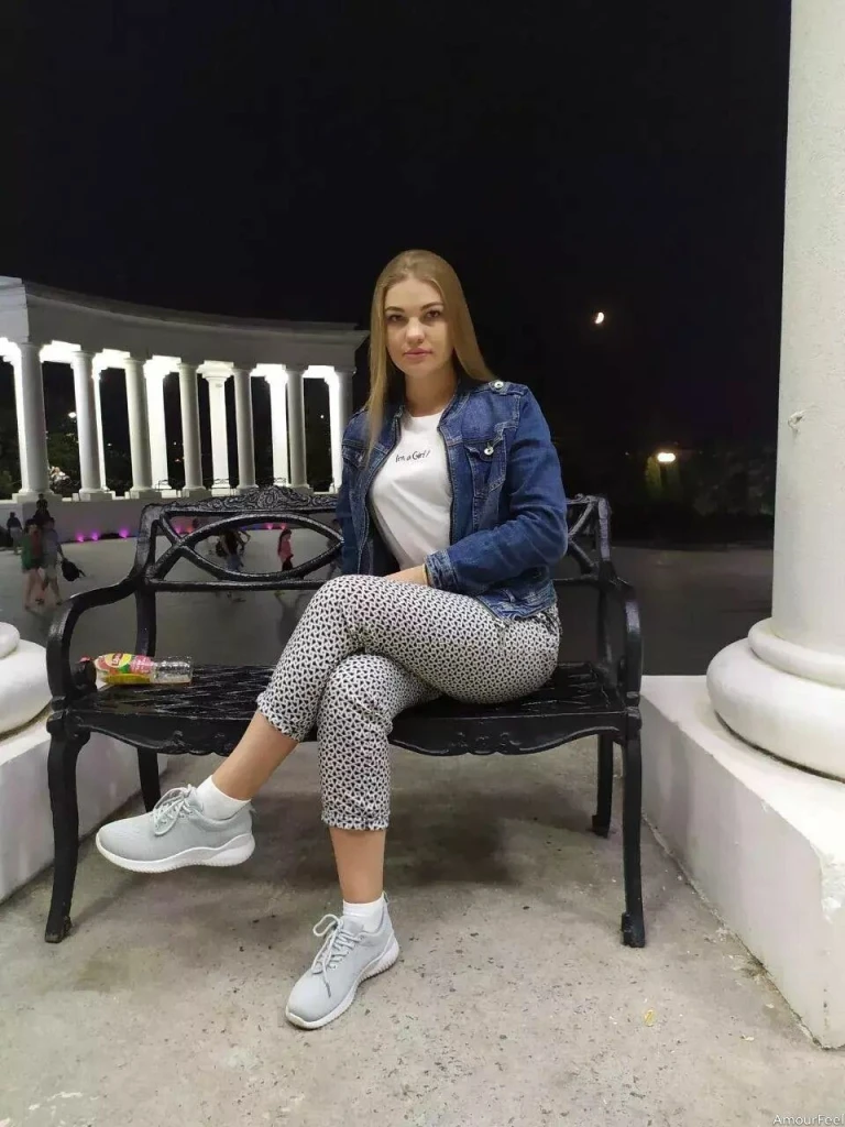 Julia Profile image 4