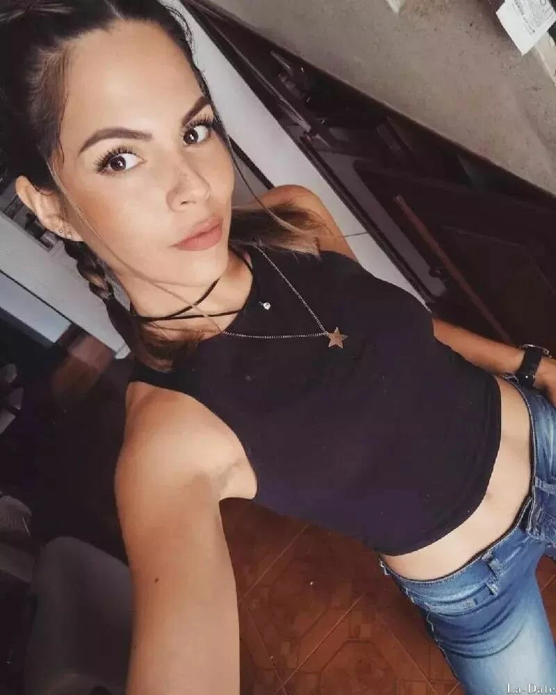 Vianey Profile image 2