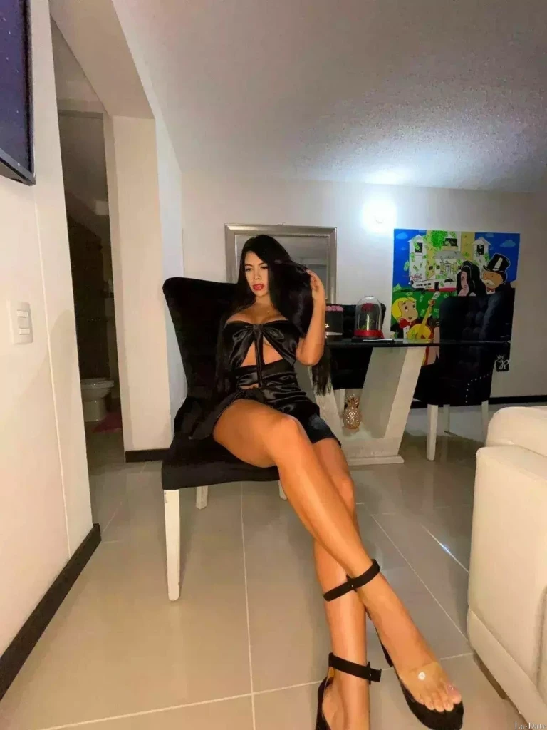 Claudia Profile image 5