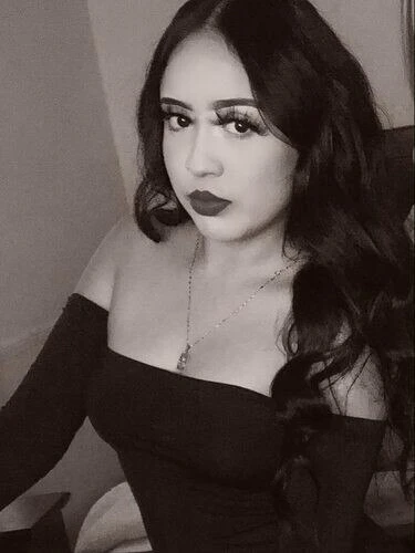 Ellaarose Profile image 3