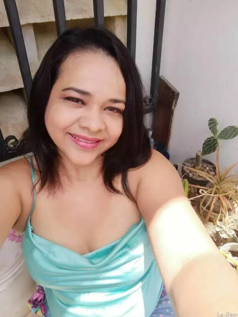 Yeniree Profile image 6