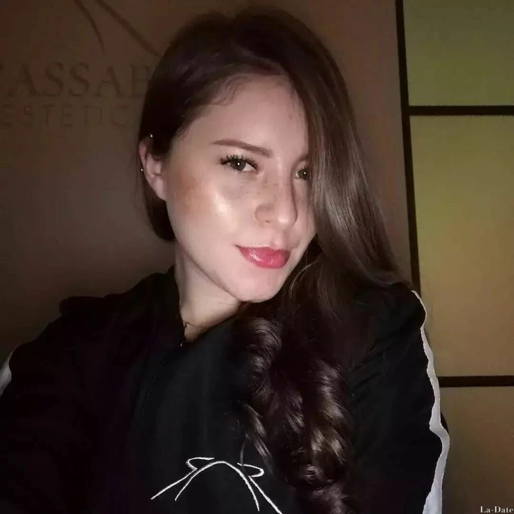 Estefania Profile image 5