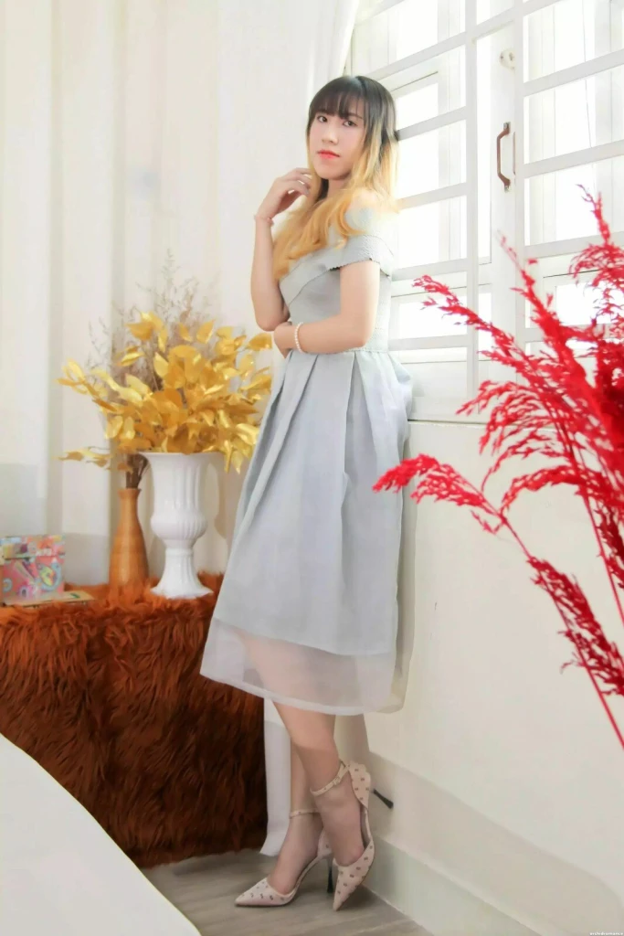 Linda Profile image 6