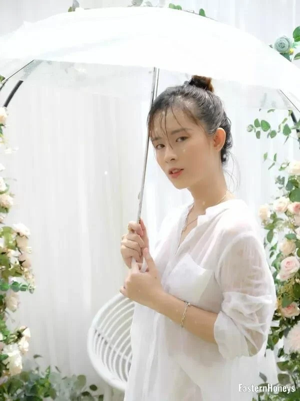 Lily Profile image 2