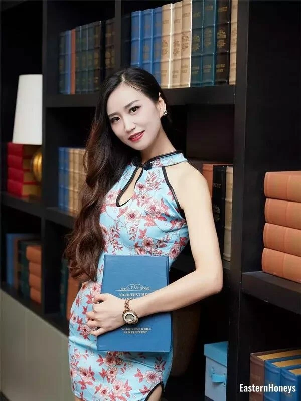 Yiwen Profile image 4