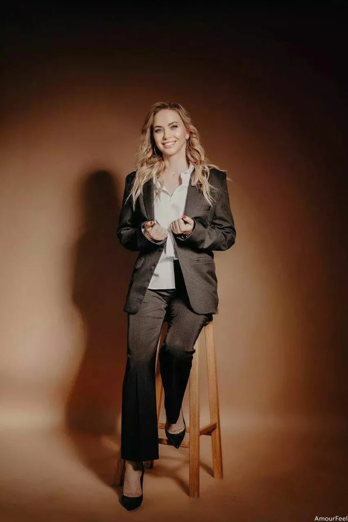 Victoria Profile image 3