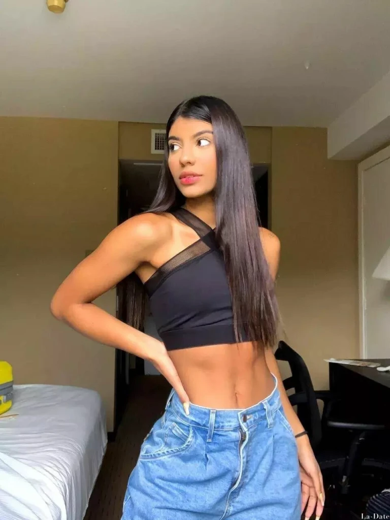 Elizabeth Profile image 4