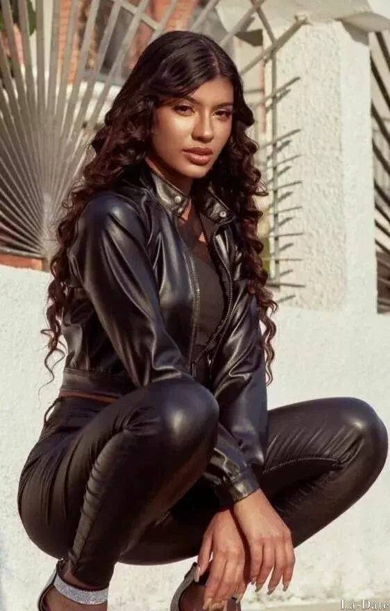 Elizabeth Profile image 3