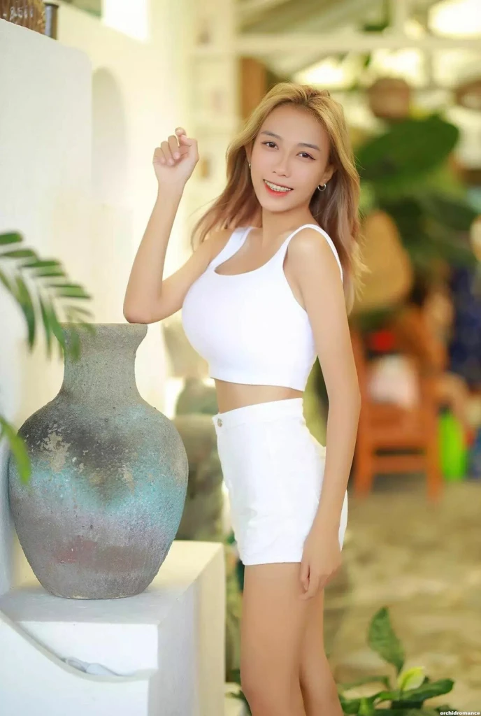 Huong Profile image 1