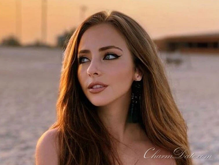 Larisa Profile image 4