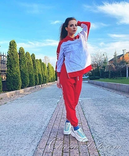 Larisa Profile image 1