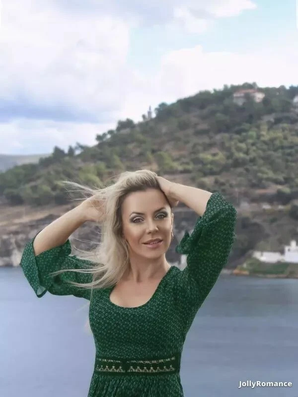 Julia Profile image 2