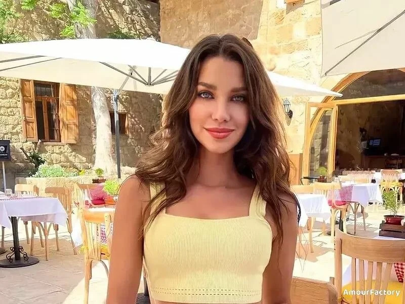 Julia Profile image 1