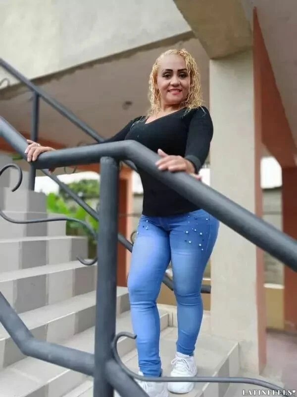 Gabriela Profile image 1