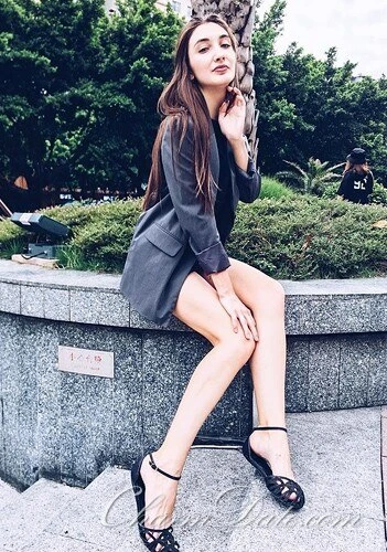 Alina Profile image 2