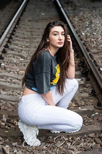 Alina Profile image 1