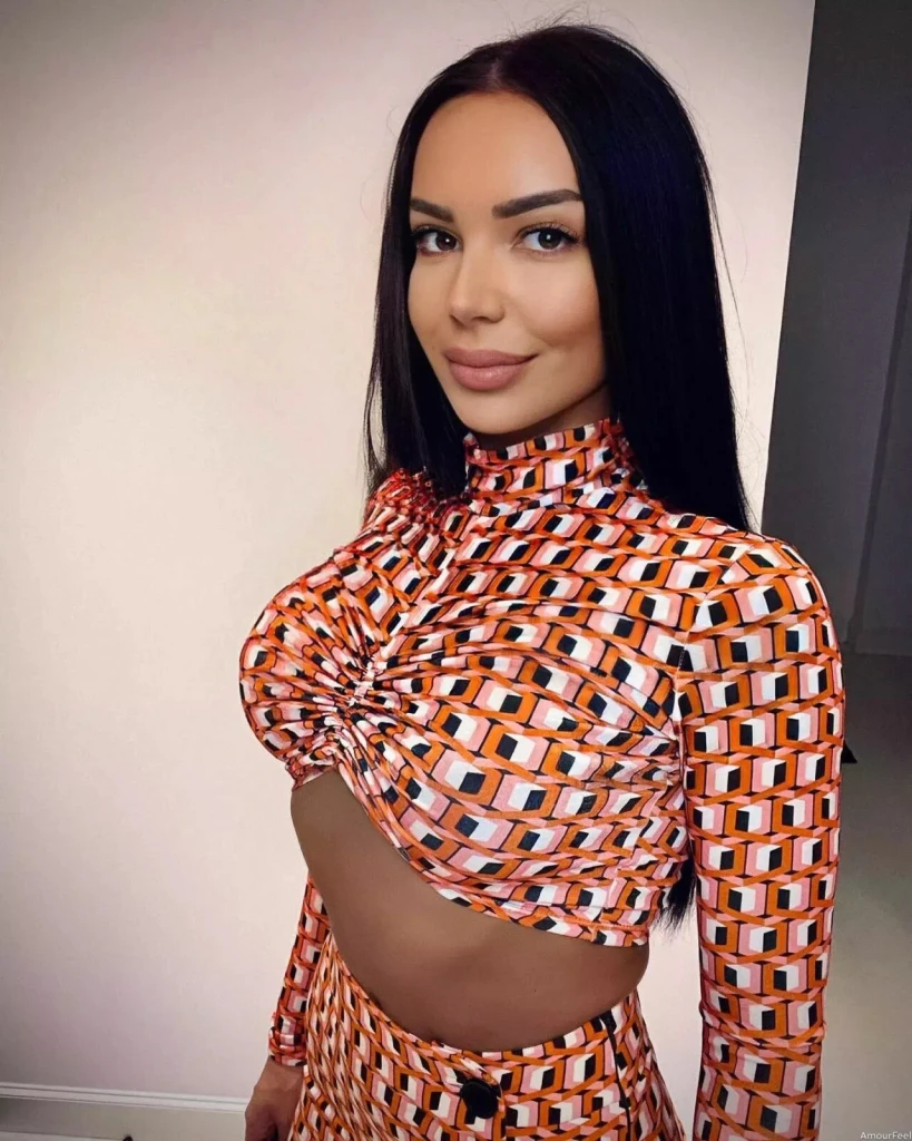 Claudia Profile image 1