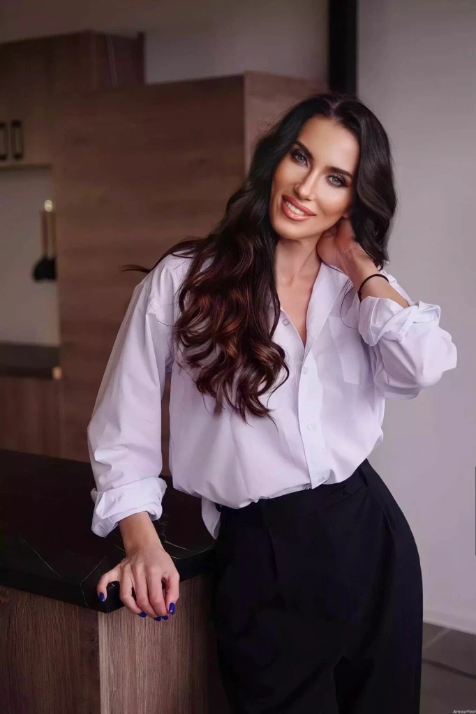 Yuliia Profile image 4