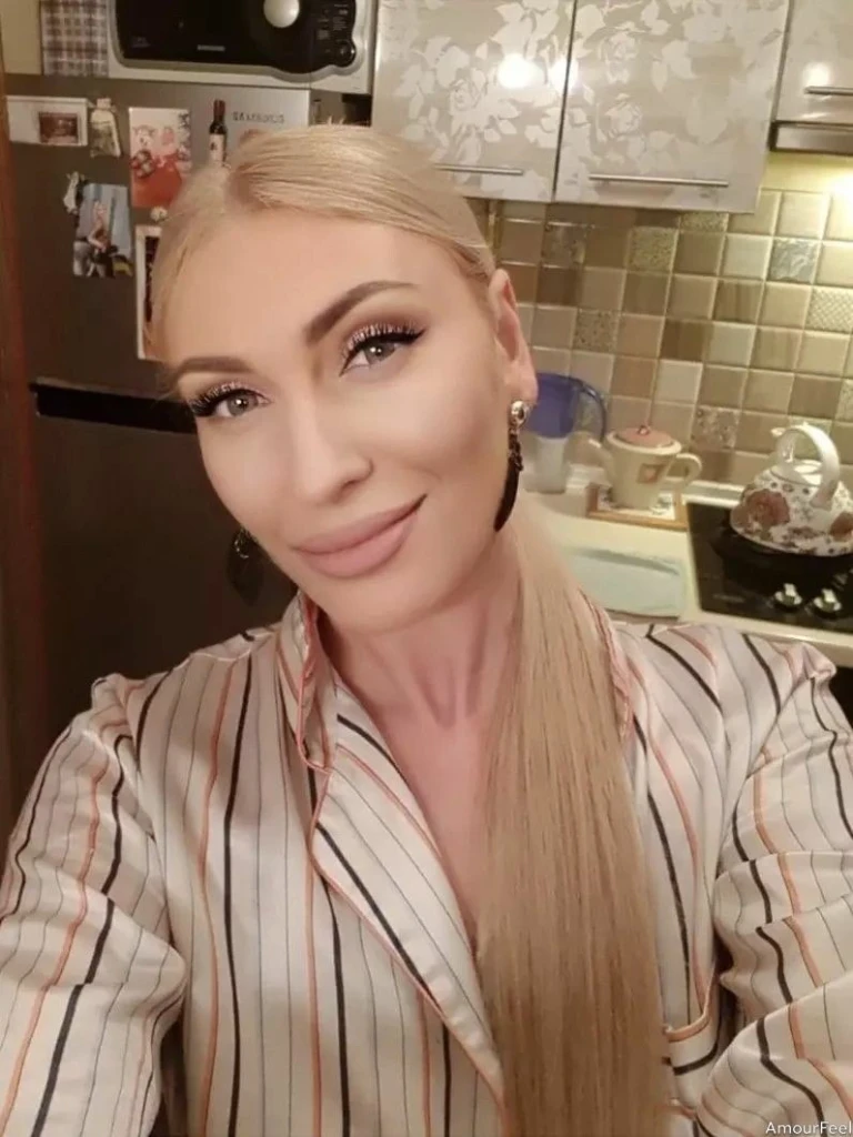 Elvira Profile image 6