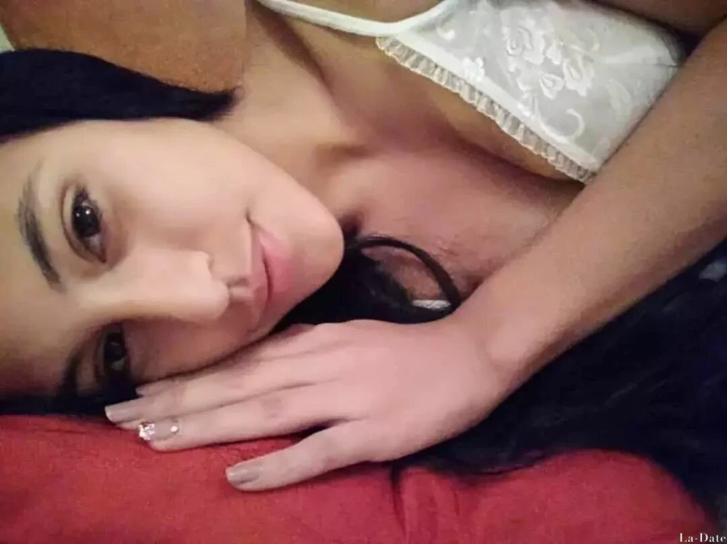 Manuela Profile image 6