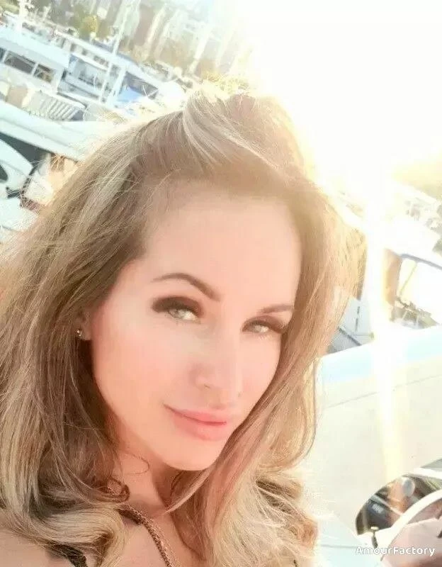 Valeria Profile image 5