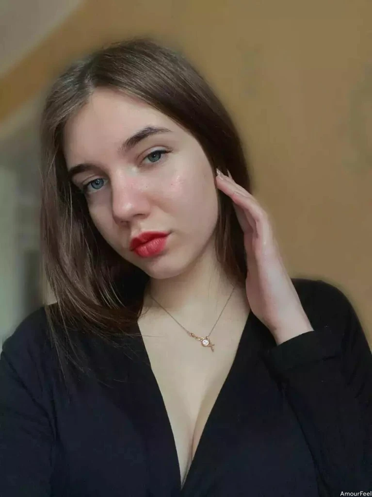 Elizabeth Profile image 5