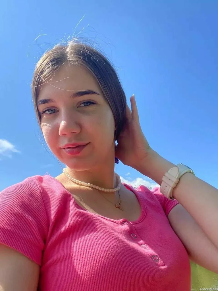 Elizabeth Profile image 3