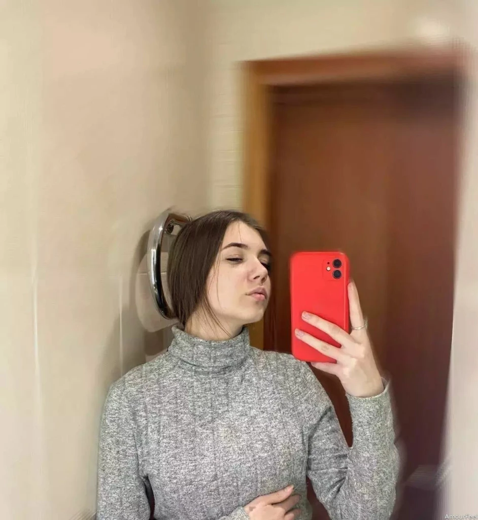 Elizabeth Profile image 6