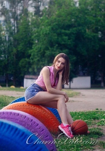 Yuliia Profile image 2