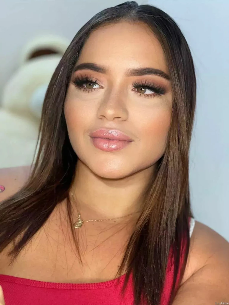 Laura Profile image 1