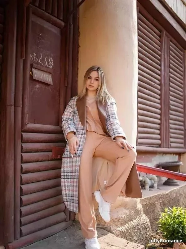 Anna Profile image 4