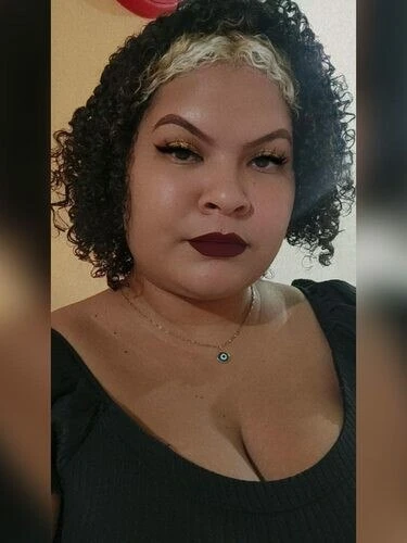 Vitória Tourinho Profile image 1