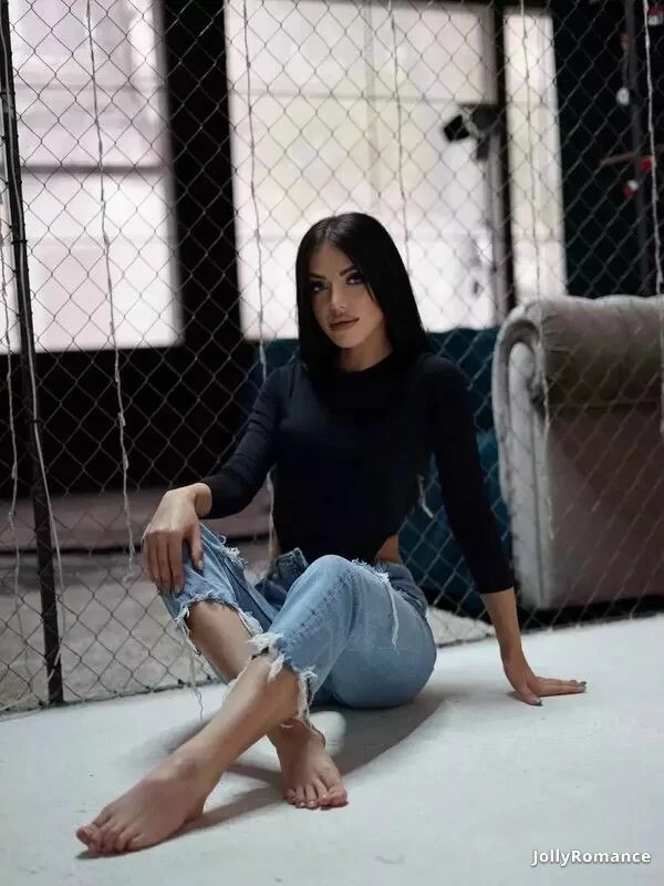 Veronica Profile image 1